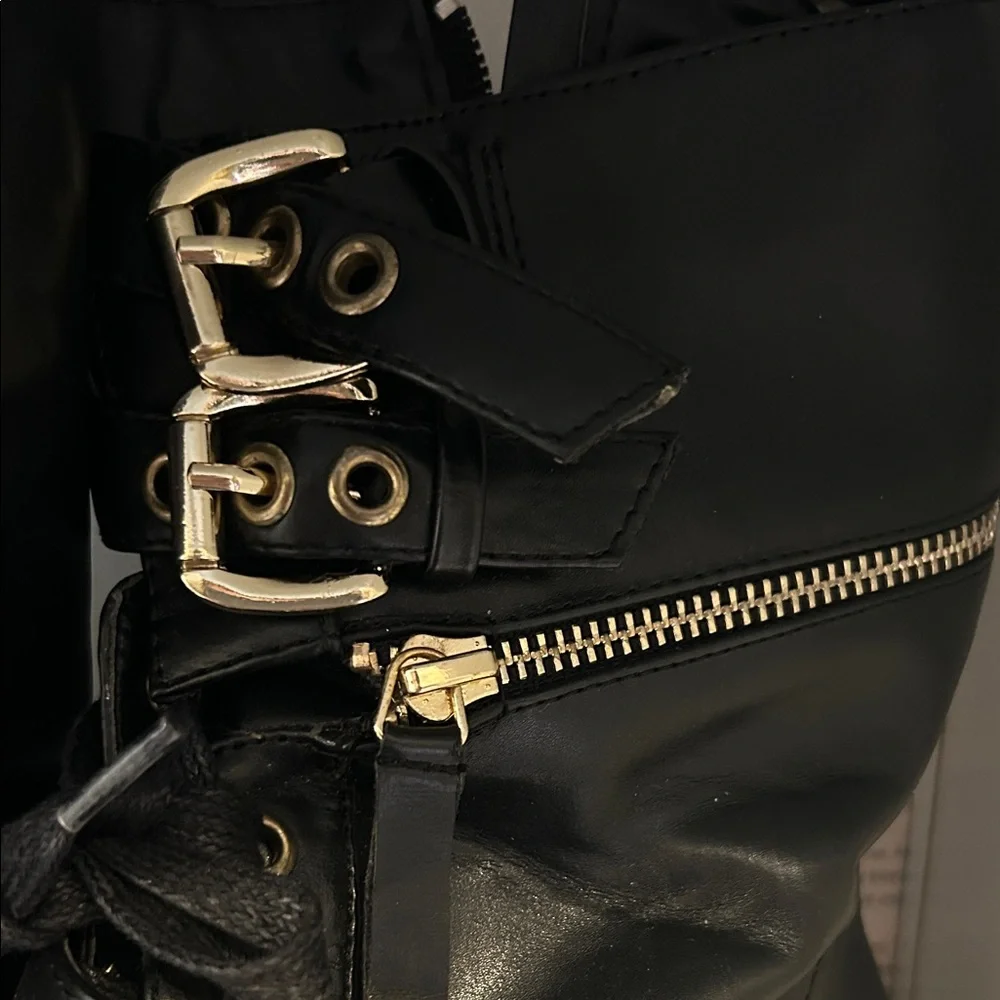 Rock & Republic Black Ankle Boots with Zipper and Buckles - Picture 4 of 5